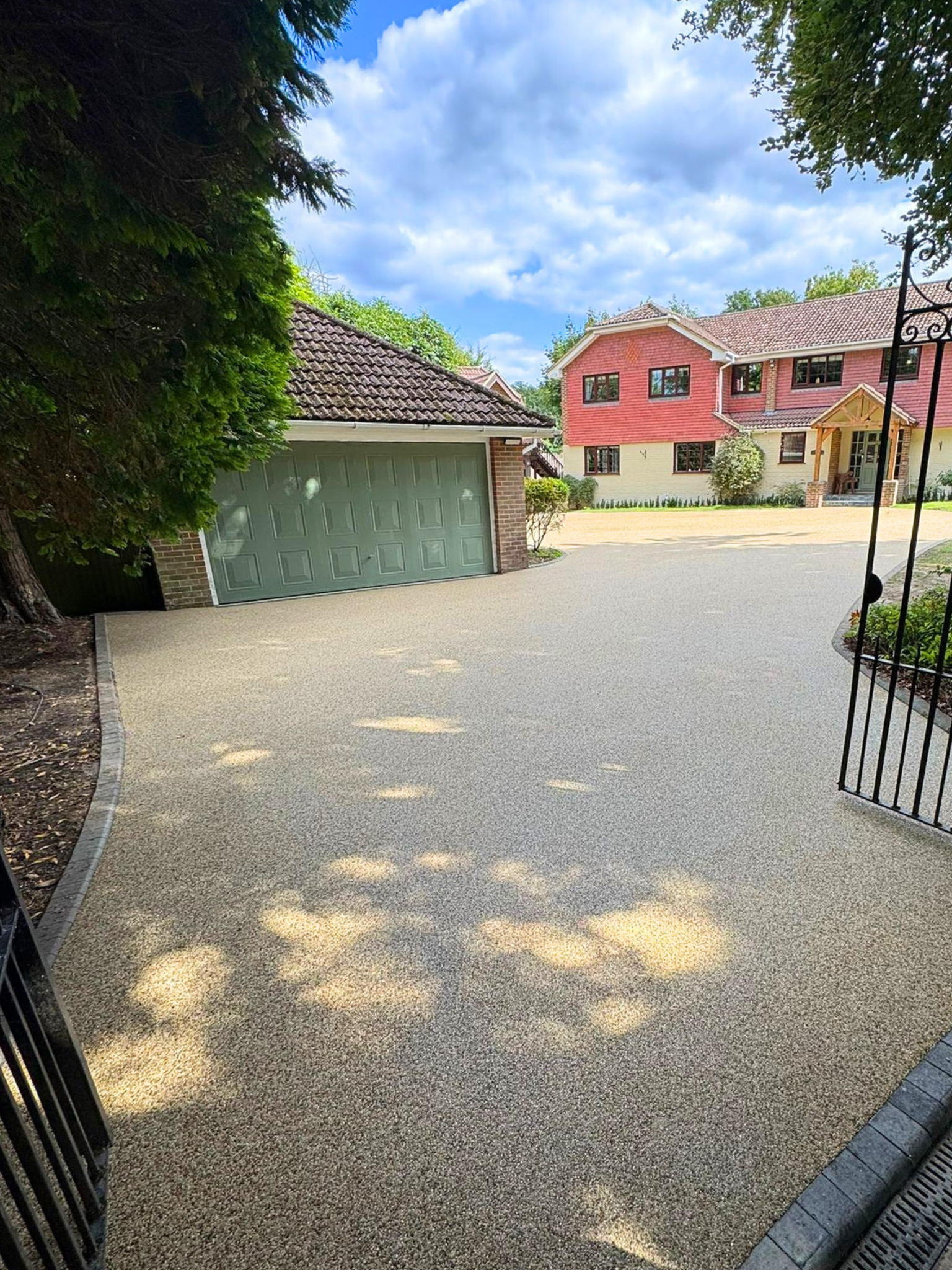 Hampshire driveway - After Cherry Resin installation